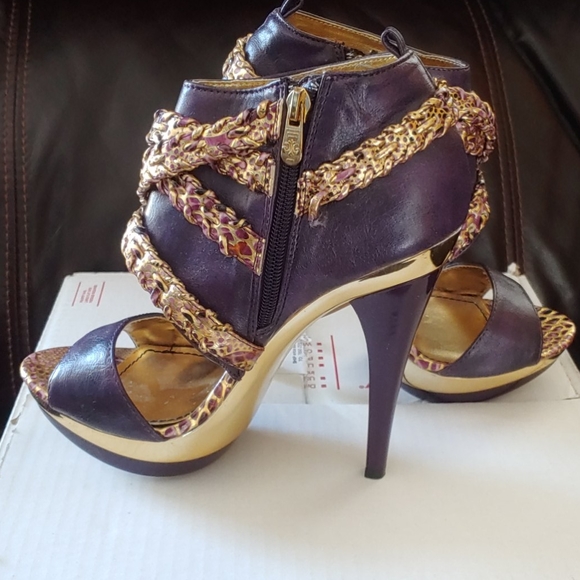 Stilettos - Picture 2 of 3